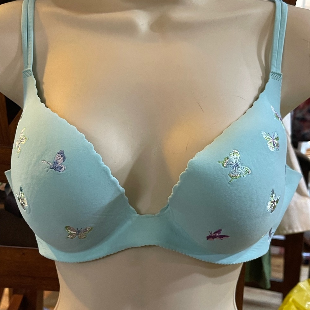 Victoria's Secret 36D Secret Embrace Plunge Bra